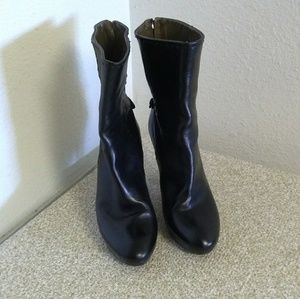 Gryson Black Leather Ankle Boots.